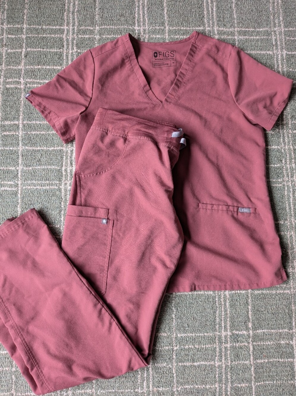 Figs Scrub Set Mauve Women's Kade Straight Leg Cargo Pant and Casma Top Med Tall